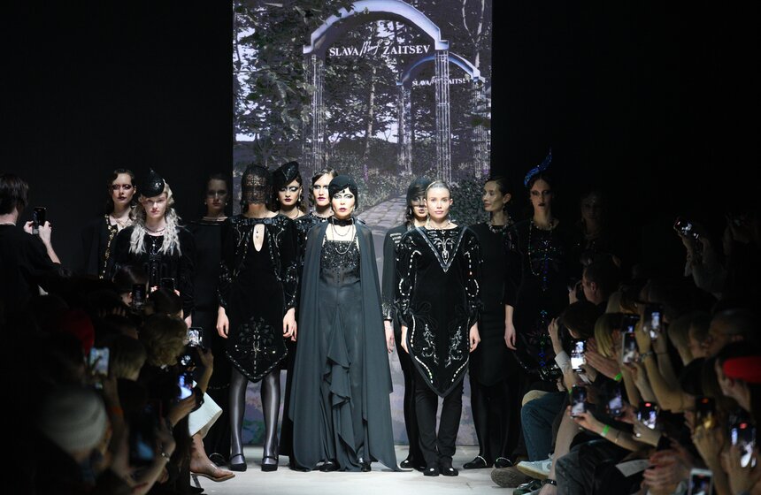 Дом моды Вячеслава Зайцева представил авангардную ретроспективу на Московской неделе моды 42 фото