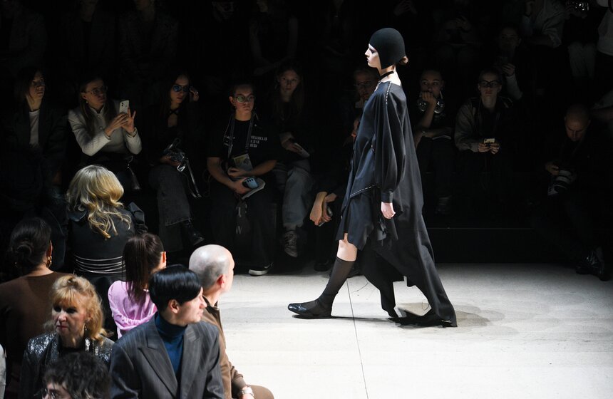 Дом моды Вячеслава Зайцева представил авангардную ретроспективу на Московской неделе моды 34 фото