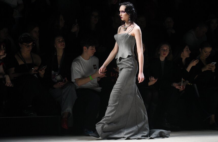 Дом моды Вячеслава Зайцева представил авангардную ретроспективу на Московской неделе моды 37 фото