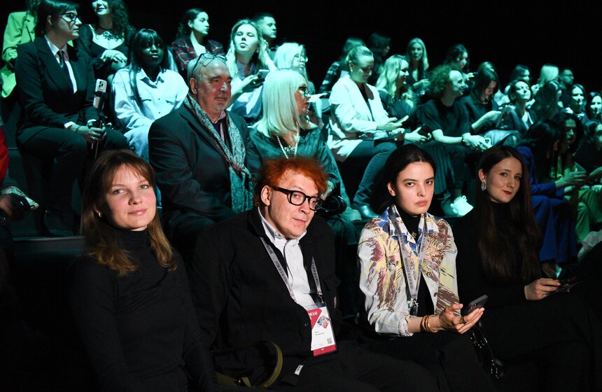 Дом моды Вячеслава Зайцева представил авангардную ретроспективу на Московской неделе моды 14 фото