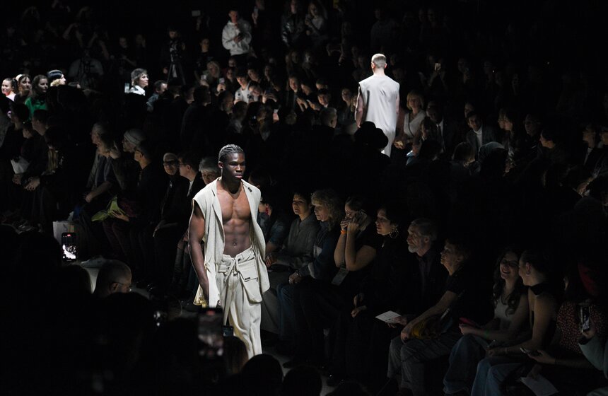 Дом моды Вячеслава Зайцева представил авангардную ретроспективу на Московской неделе моды 22 фото