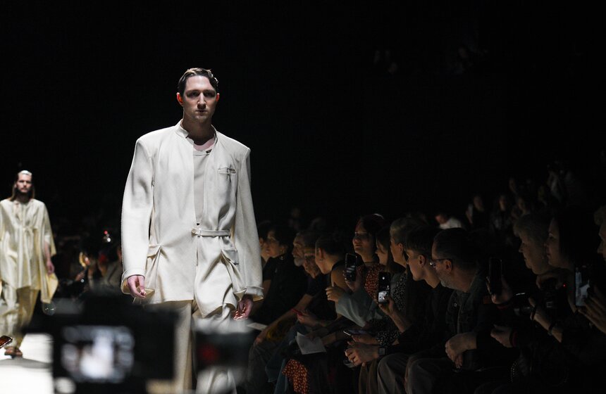 Дом моды Вячеслава Зайцева представил авангардную ретроспективу на Московской неделе моды 33 фото