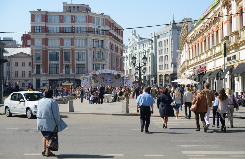 В день светлой Пасхи прошел праздник "Стол Мира" 1 фото