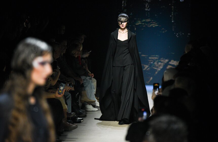 Дом моды Вячеслава Зайцева представил авангардную ретроспективу на Московской неделе моды 32 фото