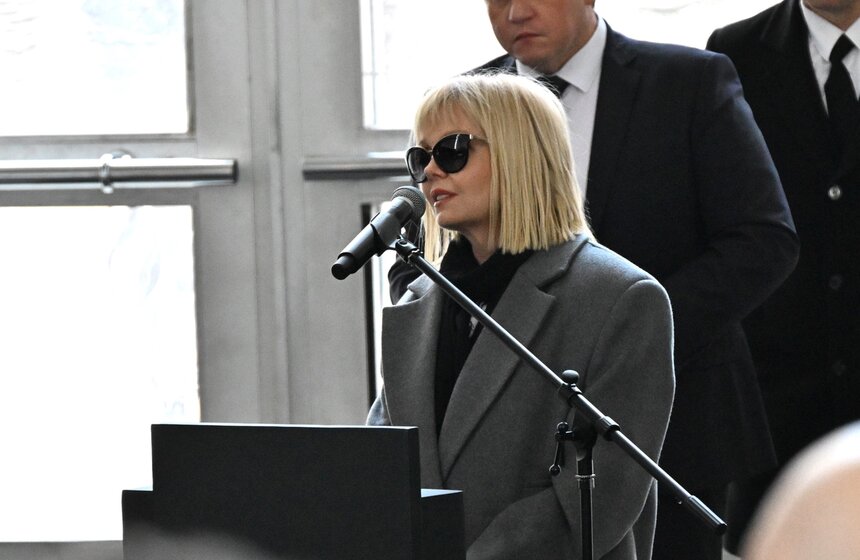 На Троекуровском кладбище простились с народным артистом России Бедросом Киркоровым 20 фото