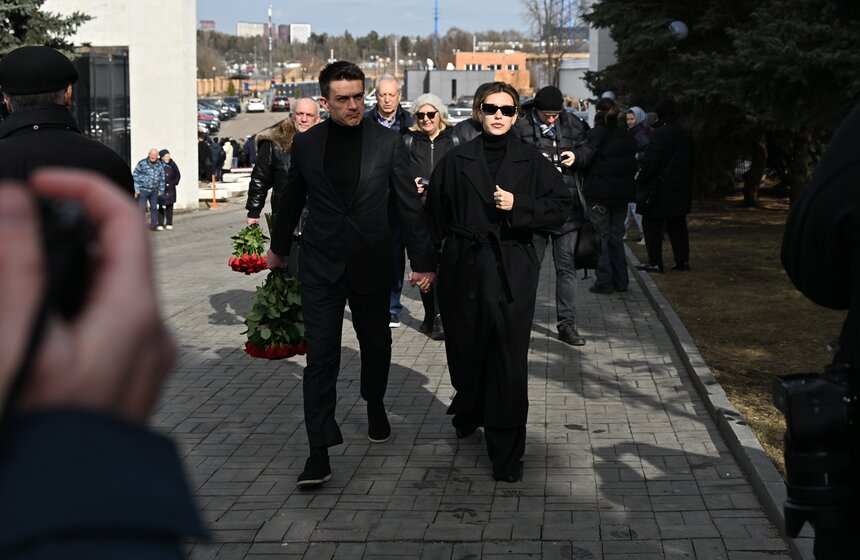 Певец Влад Топалов и его супруга, актриса и телеведущая Регина Тодоренко