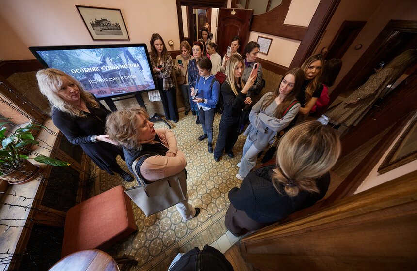 Экскурсия по особняку купца Носова прошла в Москве 7 фото
