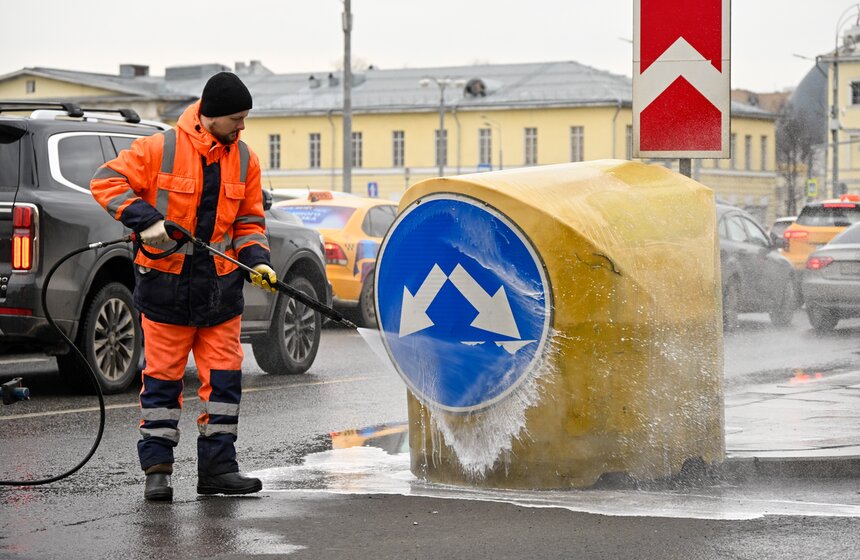 В Москве стартовала весенняя промывка городских территорий 19 фото