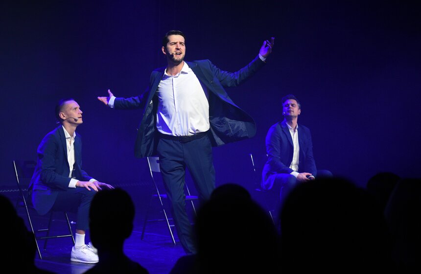 Двенадцатичасовой театральный марафон прошел в "Новом Манеже" 30 фото