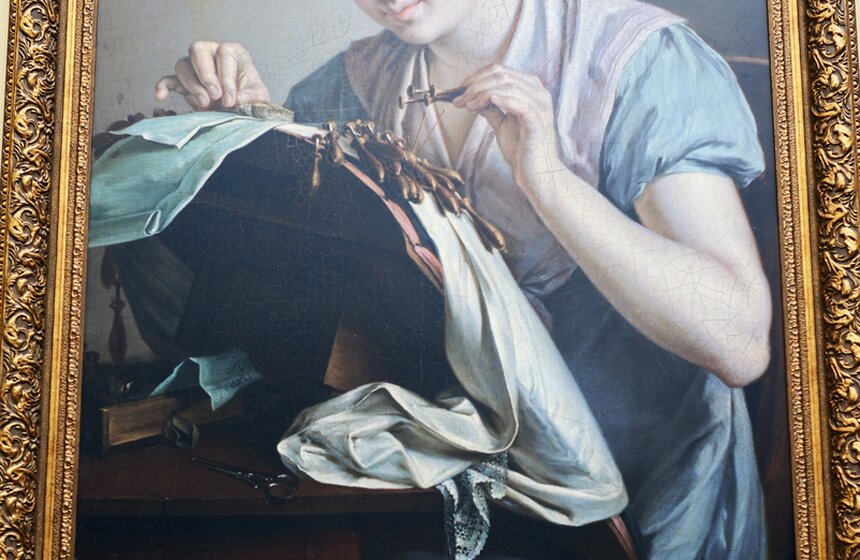 Столичные здания начали украшать картинами русских живописцев 21 фото