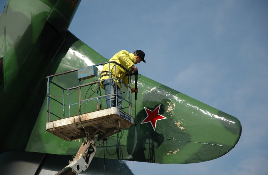 В Химках прошел субботник, приуроченный ко Дню Победы 15 фото