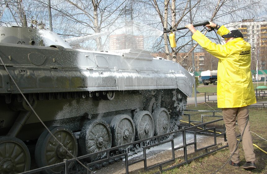 В Химках прошел субботник, приуроченный ко Дню Победы 19 фото