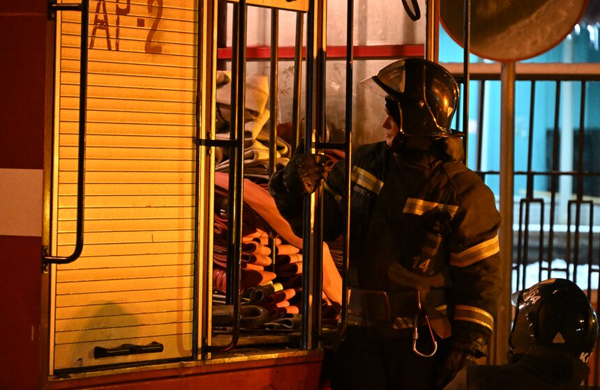 Пожар потушили в здании столичного Института вычислительной техники 23 фото