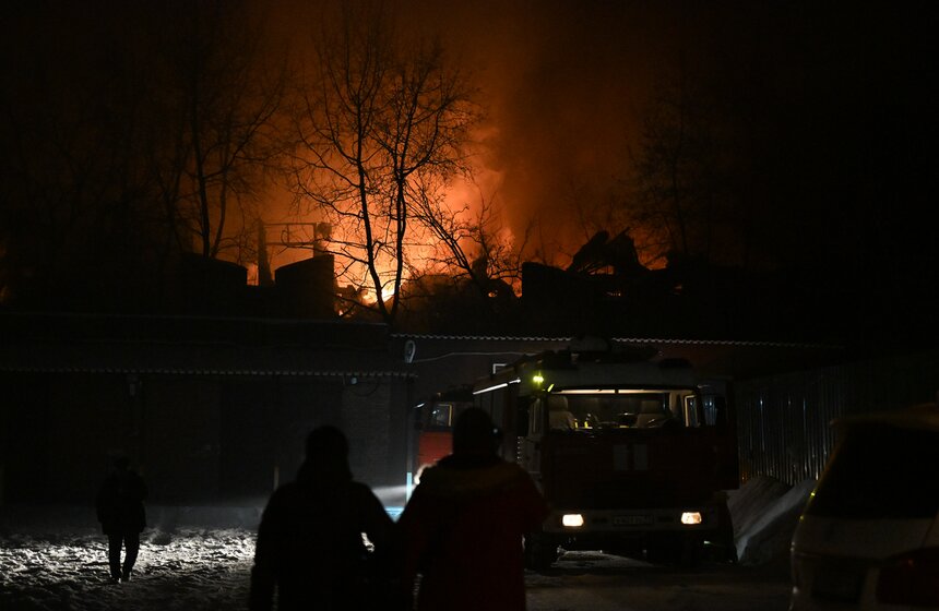 Пожар потушили в здании столичного Института вычислительной техники 11 фото