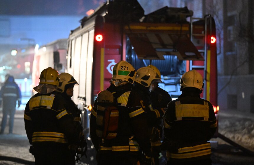 Пожар потушили в здании столичного Института вычислительной техники 14 фото