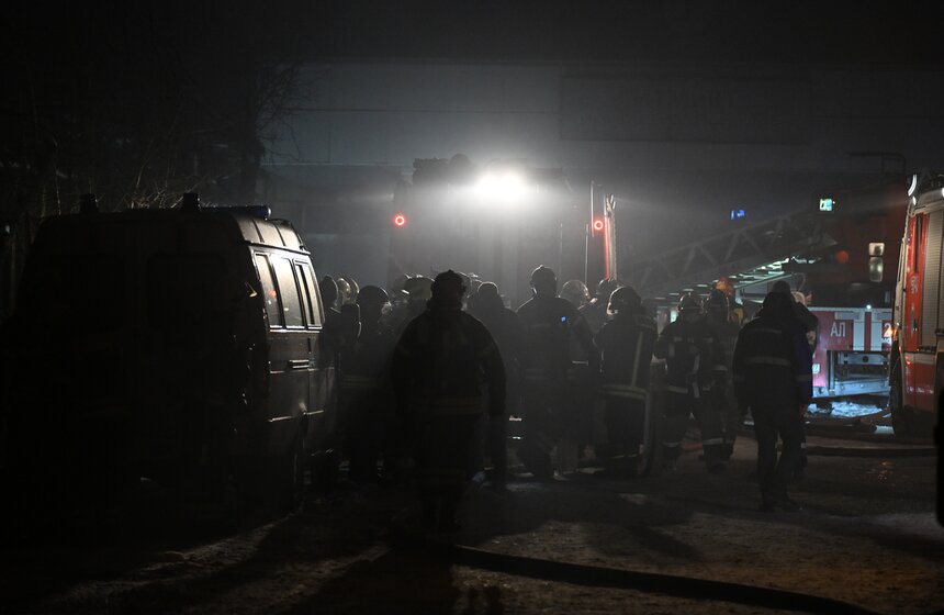 Пожар потушили в здании столичного Института вычислительной техники 13 фото