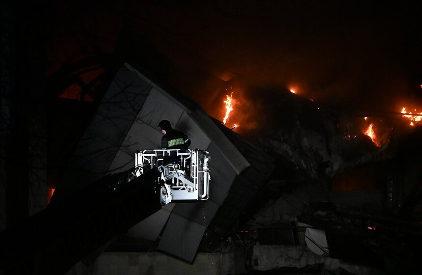 Пожар потушили в здании столичного Института вычислительной техники 3 фото