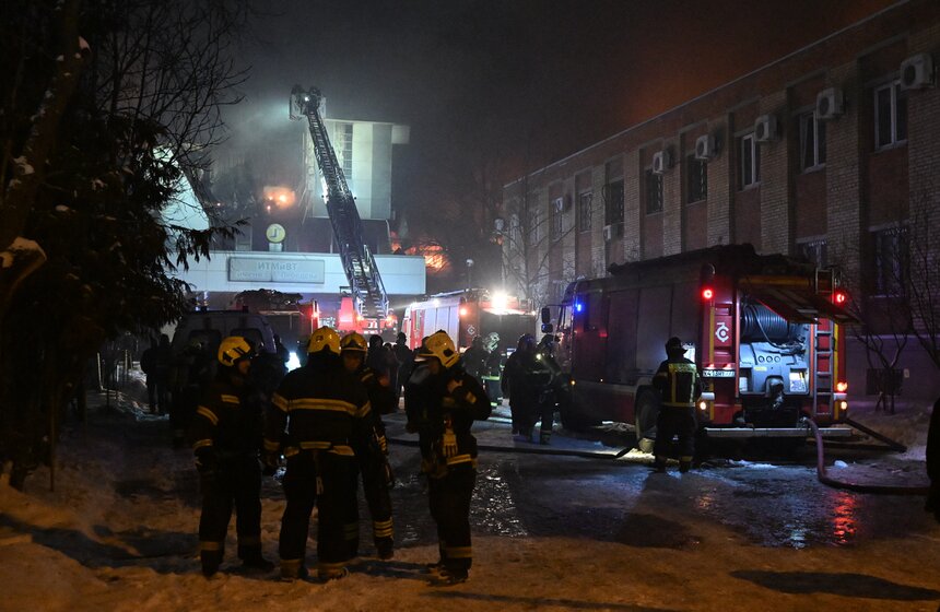 Пожар потушили в здании столичного Института вычислительной техники 1 фото