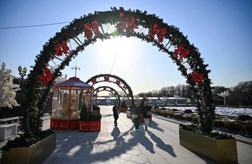 Теплая и солнечная погода пришла в Москву в конце зимы 12 фото