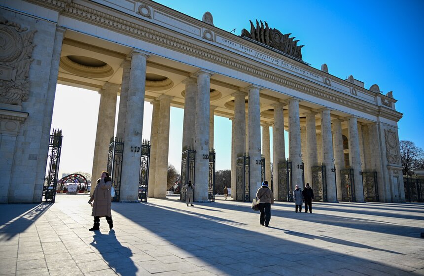 Теплая и солнечная погода пришла в Москву в конце зимы 11 фото