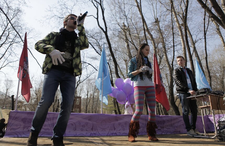 В ЦАО высадили 100 кустов сирени в честь волонтеров Сочи-2014 17 фото