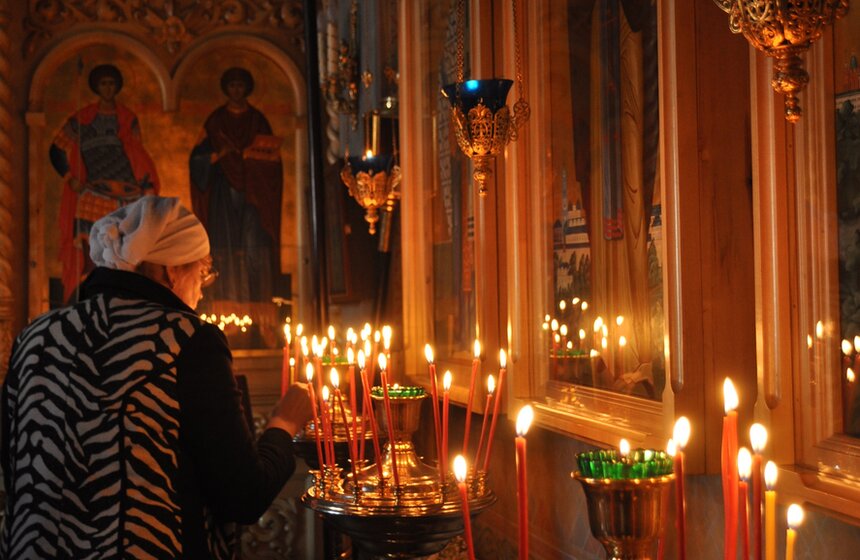 В столичных храмах проходит освящение пасхальных куличей 11 фото