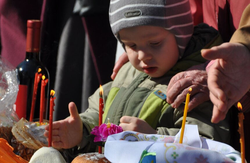 В столичных храмах проходит освящение пасхальных куличей 6 фото