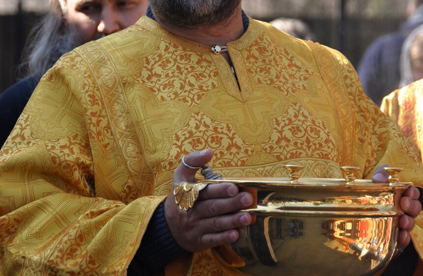 В столичных храмах проходит освящение пасхальных куличей 9 фото