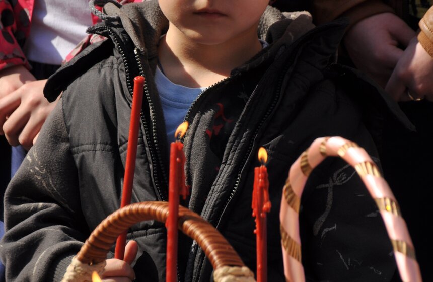 В столичных храмах проходит освящение пасхальных куличей 17 фото