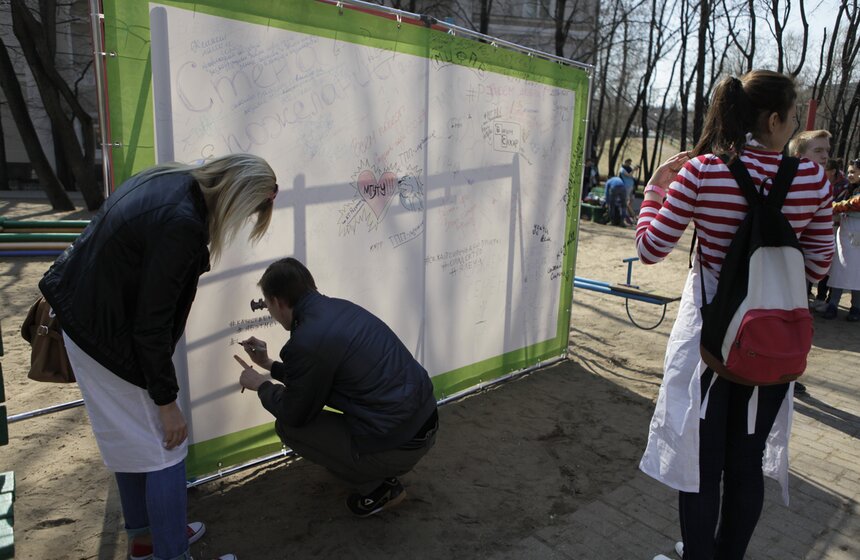 В ЦАО высадили 100 кустов сирени в честь волонтеров Сочи-2014 19 фото