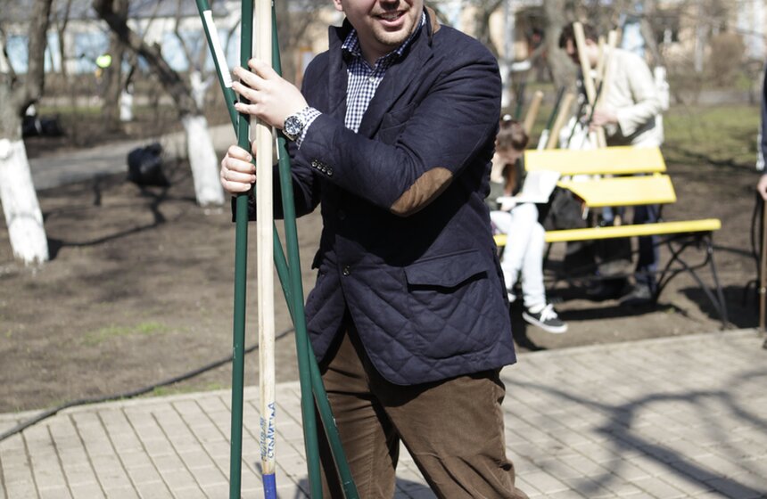 В ЦАО высадили 100 кустов сирени в честь волонтеров Сочи-2014 21 фото