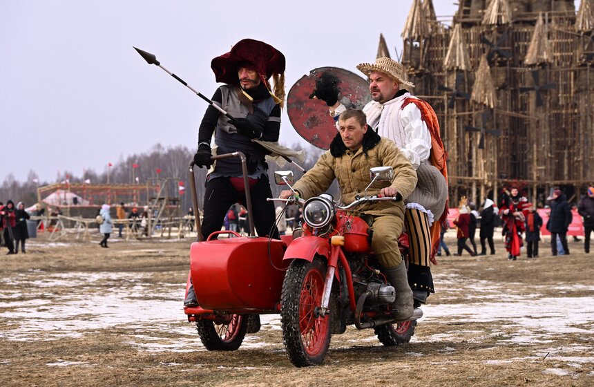 Масленица прошла в арт-парке "Никола-Ленивец" под Калугой 5 фото