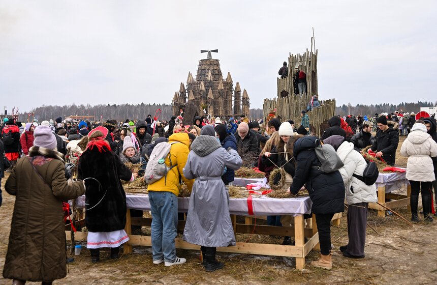 Масленица прошла в арт-парке "Никола-Ленивец" под Калугой 13 фото