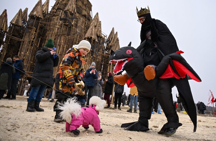 Масленица прошла в арт-парке "Никола-Ленивец" под Калугой 18 фото