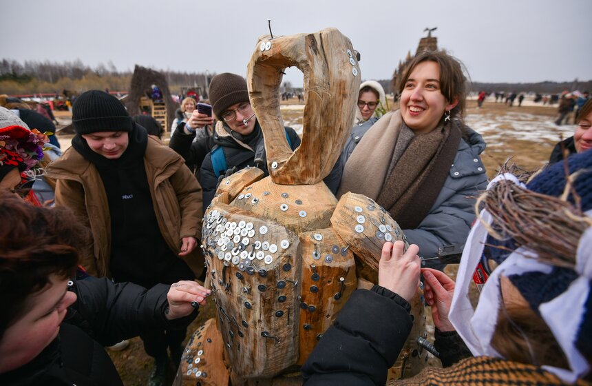 Масленица прошла в арт-парке "Никола-Ленивец" под Калугой 6 фото