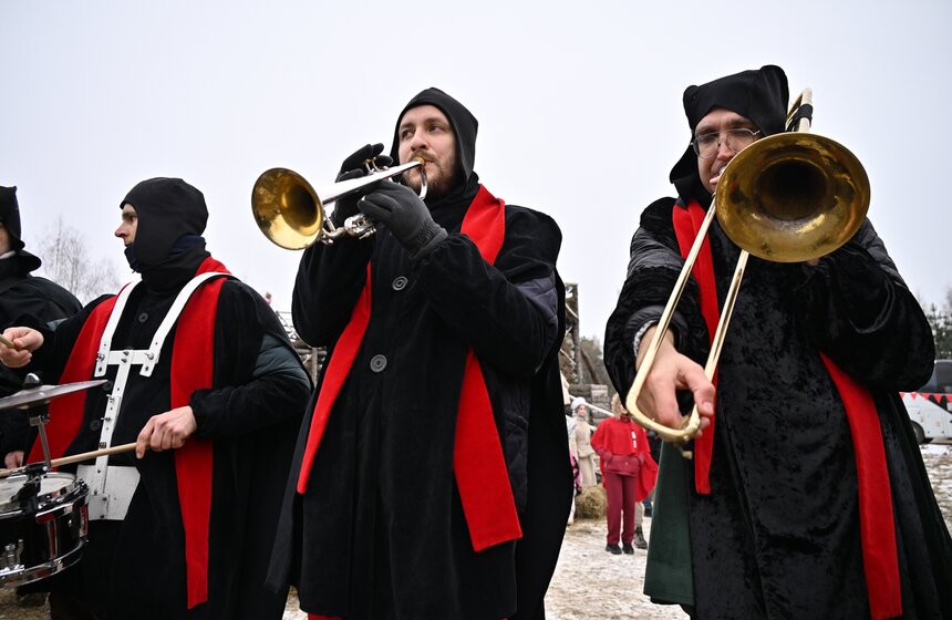 Масленица прошла в арт-парке "Никола-Ленивец" под Калугой 17 фото