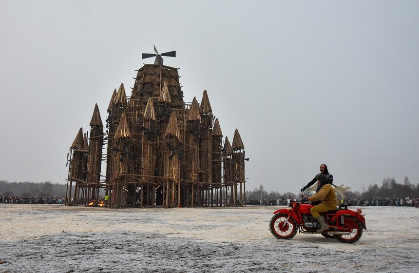 Масленица прошла в арт-парке "Никола-Ленивец" под Калугой 21 фото