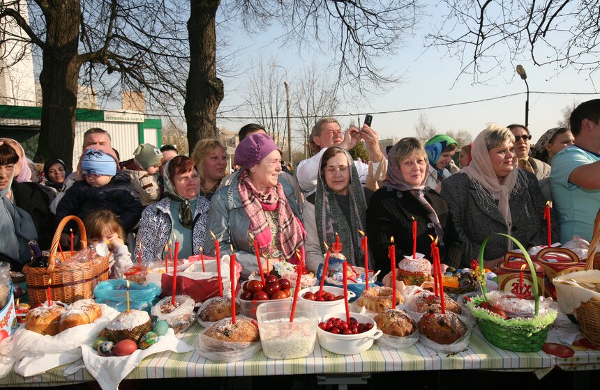 Патриарх Кирилл освятил пасхальные угощения 27 фото