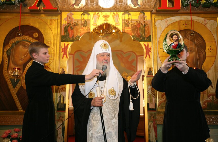 Патриарх Кирилл освятил пасхальные угощения 14 фото