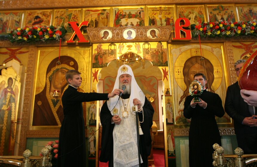 Патриарх Кирилл освятил пасхальные угощения 13 фото