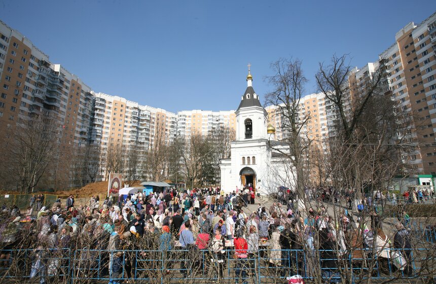 Патриарх Кирилл освятил пасхальные угощения 7 фото