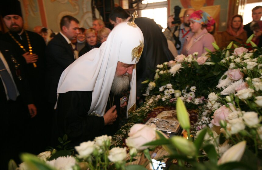 Патриарх Кирилл освятил пасхальные угощения 11 фото