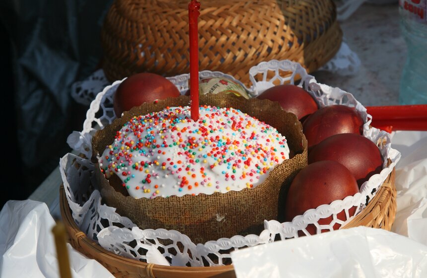 Патриарх Кирилл освятил пасхальные угощения 9 фото