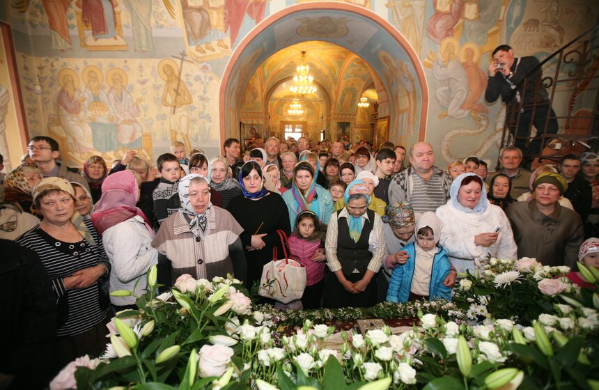 Патриарх Кирилл освятил пасхальные угощения 12 фото