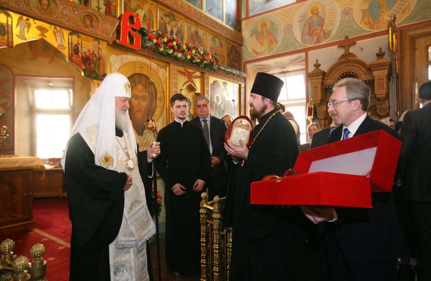 Патриарх Кирилл освятил пасхальные угощения 16 фото