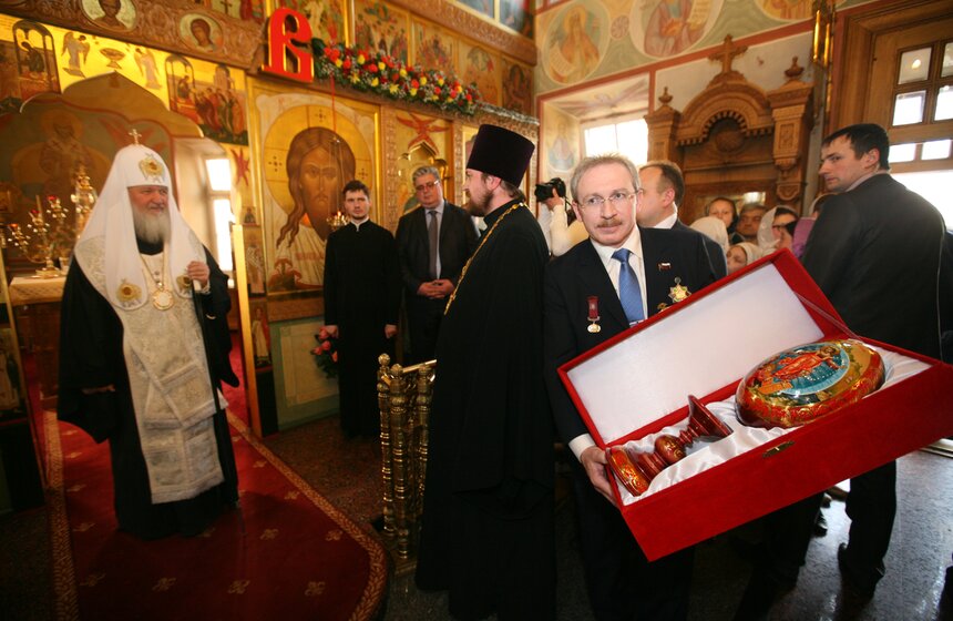 Патриарх Кирилл освятил пасхальные угощения 15 фото