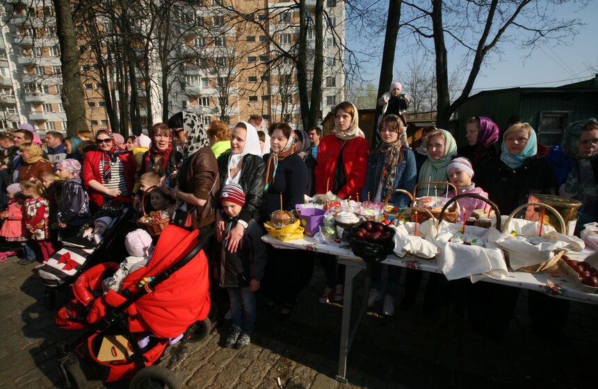 Патриарх Кирилл освятил пасхальные угощения 18 фото