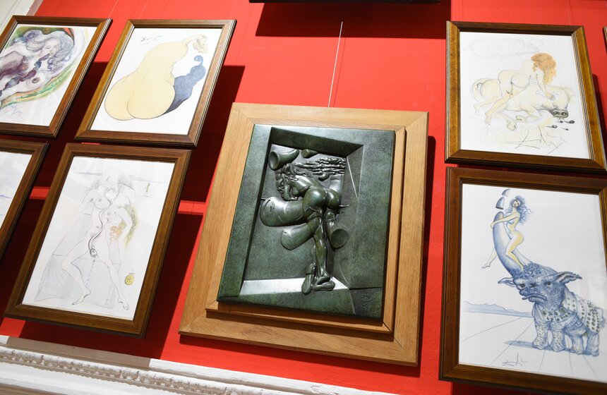 Выставка работ Сальвадора Дали "Женщины-цветы" открылась в саду им Баумана 21 фото