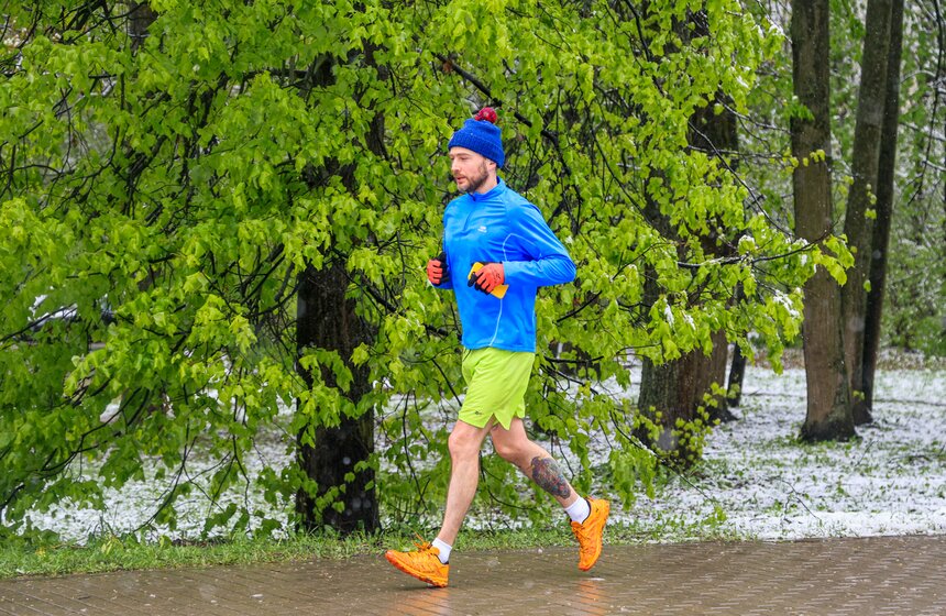 Снегопад накрыл Москву и область в ночь на 2 мая 21 фото