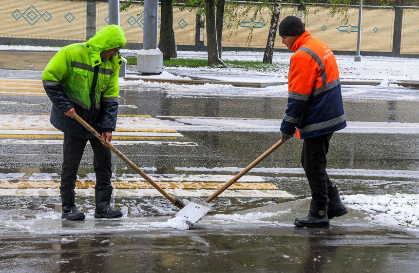 Снегопад накрыл Москву и область в ночь на 2 мая 25 фото